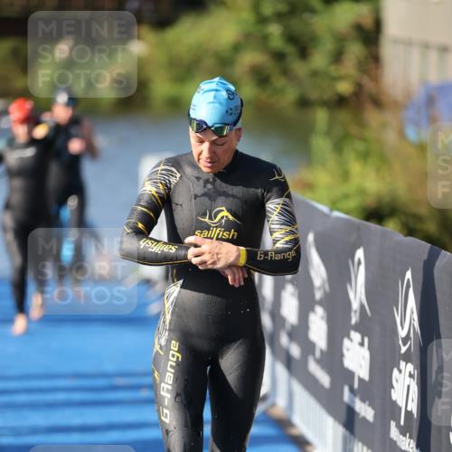25.08.2024 - Elbe Triathlon Hamburg H.Heesch http://msf.ph/oto/6863741 25.08.2024 09:34:27 Schwimmen 462, 476, 483, 494, 495, 516, 520, 537, 539, 550 meine-sportfotos.de