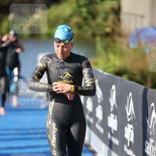 25.08.2024 - Elbe Triathlon Hamburg H.Heesch http://msf.ph/oto/6863746 25.08.2024 09:34:27 Schwimmen 462, 476, 483, 494, 495, 516, 520, 537, 539, 550 meine-sportfotos.de