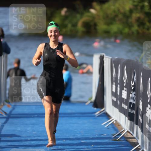 25.08.2024 - Elbe Triathlon Hamburg H.Heesch http://msf.ph/oto/6863804 25.08.2024 09:34:49 Schwimmen 475, 520, 537 meine-sportfotos.de