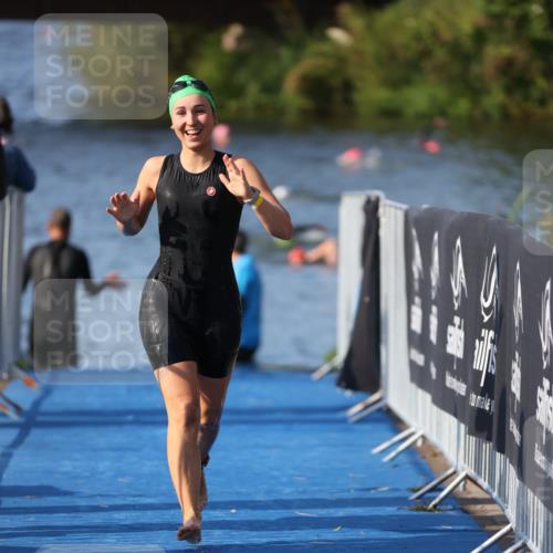 25.08.2024 - Elbe Triathlon Hamburg H.Heesch http://msf.ph/oto/6863807 25.08.2024 09:34:49 Schwimmen 475, 520, 537 meine-sportfotos.de