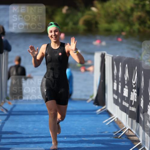 25.08.2024 - Elbe Triathlon Hamburg H.Heesch http://msf.ph/oto/6863808 25.08.2024 09:34:49 Schwimmen 475, 520, 537 meine-sportfotos.de