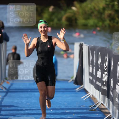 25.08.2024 - Elbe Triathlon Hamburg H.Heesch http://msf.ph/oto/6863809 25.08.2024 09:34:49 Schwimmen 475, 520, 537 meine-sportfotos.de
