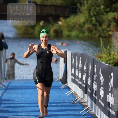 25.08.2024 - Elbe Triathlon Hamburg H.Heesch http://msf.ph/oto/6863811 25.08.2024 09:34:50 Schwimmen 475, 520, 537 meine-sportfotos.de