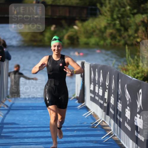 25.08.2024 - Elbe Triathlon Hamburg H.Heesch http://msf.ph/oto/6863813 25.08.2024 09:34:50 Schwimmen 475, 520, 537 meine-sportfotos.de
