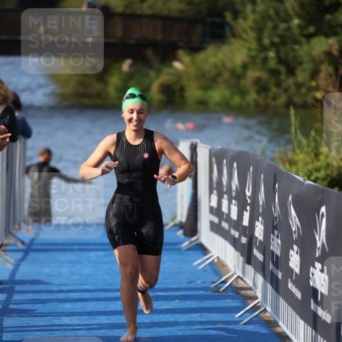 25.08.2024 - Elbe Triathlon Hamburg H.Heesch http://msf.ph/oto/6863814 25.08.2024 09:34:50 Schwimmen 475, 520, 537 meine-sportfotos.de