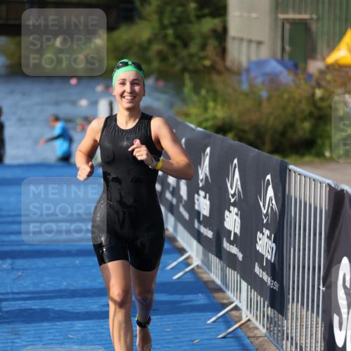 25.08.2024 - Elbe Triathlon Hamburg H.Heesch http://msf.ph/oto/6863827 25.08.2024 09:34:51 Schwimmen 475, 520, 537 meine-sportfotos.de