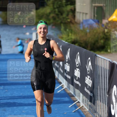 25.08.2024 - Elbe Triathlon Hamburg H.Heesch http://msf.ph/oto/6863829 25.08.2024 09:34:51 Schwimmen 475, 520, 537 meine-sportfotos.de