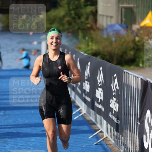 25.08.2024 - Elbe Triathlon Hamburg H.Heesch http://msf.ph/oto/6863831 25.08.2024 09:34:52 Schwimmen 475, 520, 537 meine-sportfotos.de