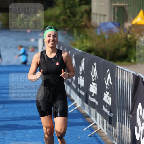 25.08.2024 - Elbe Triathlon Hamburg H.Heesch http://msf.ph/oto/6863833 25.08.2024 09:34:52 Schwimmen 475, 520, 537 meine-sportfotos.de