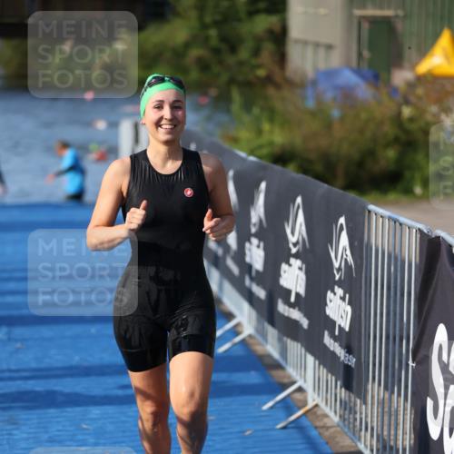 25.08.2024 - Elbe Triathlon Hamburg H.Heesch http://msf.ph/oto/6863835 25.08.2024 09:34:52 Schwimmen 475, 520, 537 meine-sportfotos.de