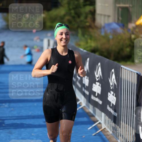 25.08.2024 - Elbe Triathlon Hamburg H.Heesch http://msf.ph/oto/6863840 25.08.2024 09:34:52 Schwimmen 475, 520, 537 meine-sportfotos.de