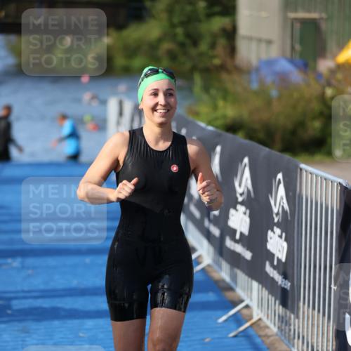 25.08.2024 - Elbe Triathlon Hamburg H.Heesch http://msf.ph/oto/6863843 25.08.2024 09:34:52 Schwimmen 475, 520, 537 meine-sportfotos.de