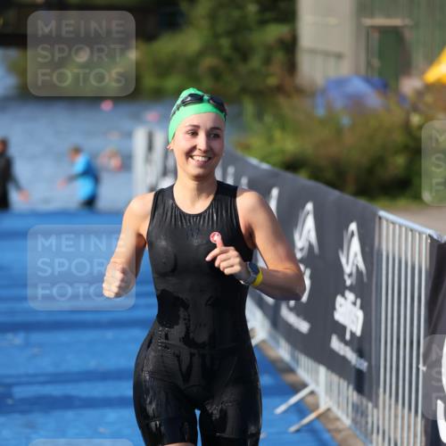 25.08.2024 - Elbe Triathlon Hamburg H.Heesch http://msf.ph/oto/6863844 25.08.2024 09:34:52 Schwimmen 475, 520, 537 meine-sportfotos.de