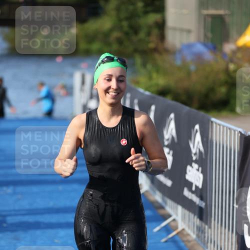 25.08.2024 - Elbe Triathlon Hamburg H.Heesch http://msf.ph/oto/6863847 25.08.2024 09:34:52 Schwimmen 475, 520, 537 meine-sportfotos.de