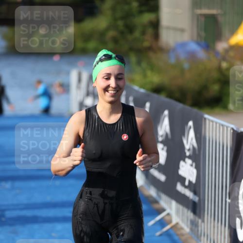 25.08.2024 - Elbe Triathlon Hamburg H.Heesch http://msf.ph/oto/6863849 25.08.2024 09:34:52 Schwimmen 475, 520, 537 meine-sportfotos.de