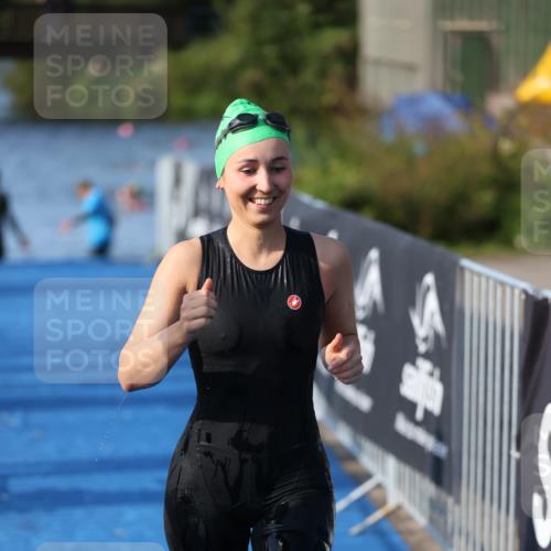 25.08.2024 - Elbe Triathlon Hamburg H.Heesch http://msf.ph/oto/6863853 25.08.2024 09:34:52 Schwimmen 475, 520, 537 meine-sportfotos.de