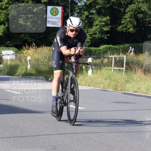 25.08.2024 - Elbe Triathlon Hamburg Fuchs,  Jonas http://msf.ph/oto/6863857 25.08.2024 09:21:07 Radfahren 267, 79, 39, 81, 300 meine-sportfotos.de