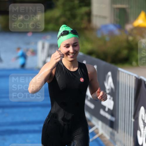 25.08.2024 - Elbe Triathlon Hamburg H.Heesch http://msf.ph/oto/6863858 25.08.2024 09:34:52 Schwimmen 475, 520, 537 meine-sportfotos.de
