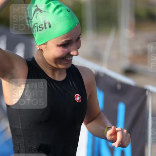 25.08.2024 - Elbe Triathlon Hamburg H.Heesch http://msf.ph/oto/6863870 25.08.2024 09:34:53 Schwimmen 475, 537 meine-sportfotos.de