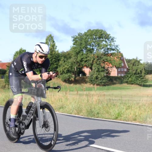 25.08.2024 - Elbe Triathlon Hamburg Fuchs,  Jonas http://msf.ph/oto/6863871 25.08.2024 09:21:08 Radfahren 267, 79, 39, 81, 300 meine-sportfotos.de