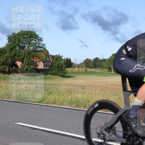 25.08.2024 - Elbe Triathlon Hamburg Fuchs,  Jonas http://msf.ph/oto/6863877 25.08.2024 09:21:09 Radfahren 267, 79, 39, 81, 300 meine-sportfotos.de