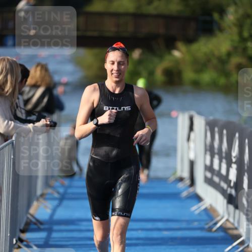 25.08.2024 - Elbe Triathlon Hamburg H.Heesch http://msf.ph/oto/6863887 25.08.2024 09:35:13 Schwimmen 473, 514, 547 meine-sportfotos.de