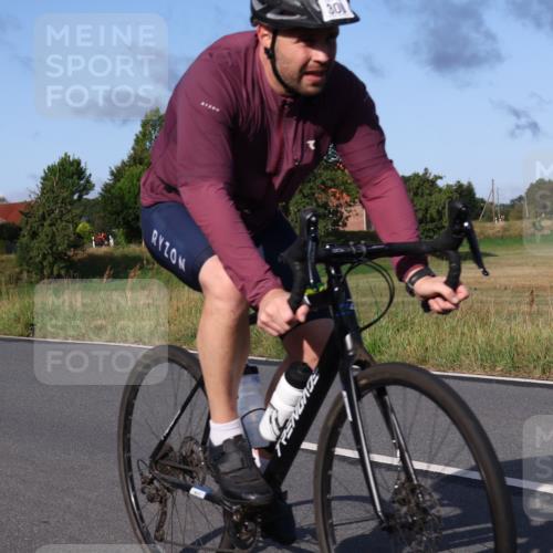25.08.2024 - Elbe Triathlon Hamburg Fuchs,  Jonas http://msf.ph/oto/6863912 25.08.2024 09:21:12 Radfahren 39, 81, 300 meine-sportfotos.de