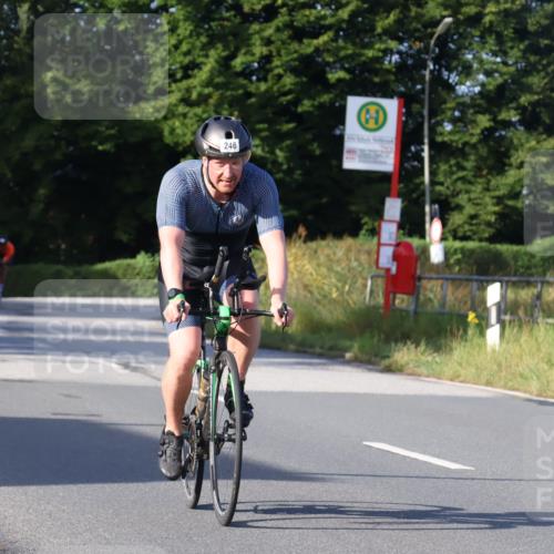 25.08.2024 - Elbe Triathlon Hamburg Fuchs,  Jonas http://msf.ph/oto/6863915 25.08.2024 09:21:18 Radfahren 246, 298, 311 meine-sportfotos.de