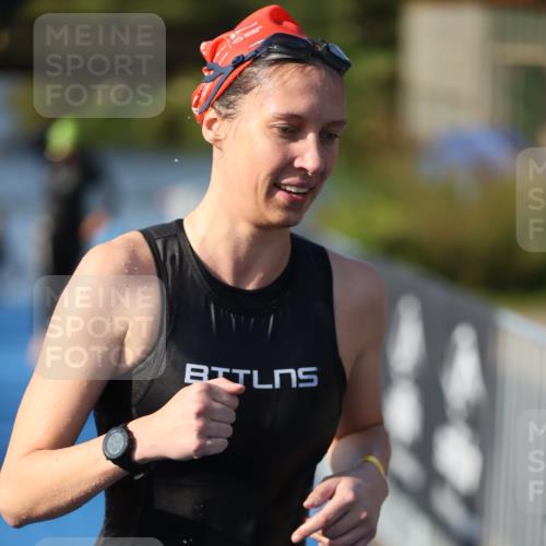 25.08.2024 - Elbe Triathlon Hamburg H.Heesch http://msf.ph/oto/6863997 25.08.2024 09:35:15 Schwimmen 473, 514, 547 meine-sportfotos.de