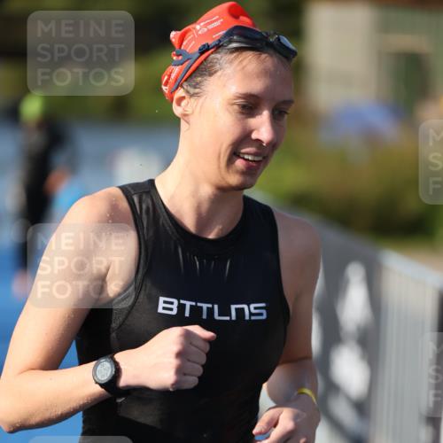 25.08.2024 - Elbe Triathlon Hamburg H.Heesch http://msf.ph/oto/6864002 25.08.2024 09:35:15 Schwimmen 473, 514, 547 meine-sportfotos.de