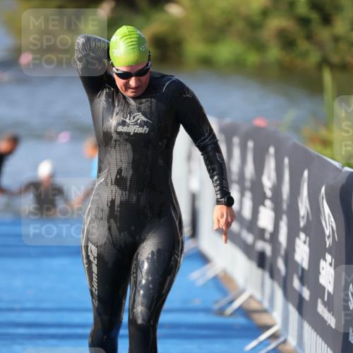 25.08.2024 - Elbe Triathlon Hamburg H.Heesch http://msf.ph/oto/6864013 25.08.2024 09:35:19 Schwimmen 473, 514, 547 meine-sportfotos.de