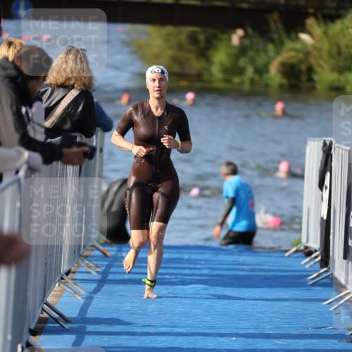 25.08.2024 - Elbe Triathlon Hamburg H.Heesch http://msf.ph/oto/6864038 25.08.2024 09:35:26 Schwimmen 461, 473, 514, 547 meine-sportfotos.de