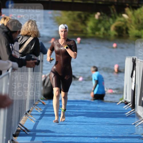 25.08.2024 - Elbe Triathlon Hamburg H.Heesch http://msf.ph/oto/6864051 25.08.2024 09:35:27 Schwimmen 461, 473, 514, 532, 547 meine-sportfotos.de