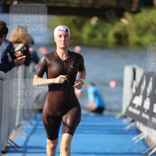 25.08.2024 - Elbe Triathlon Hamburg H.Heesch http://msf.ph/oto/6864059 25.08.2024 09:35:29 Schwimmen 461, 473, 514, 532, 547 meine-sportfotos.de