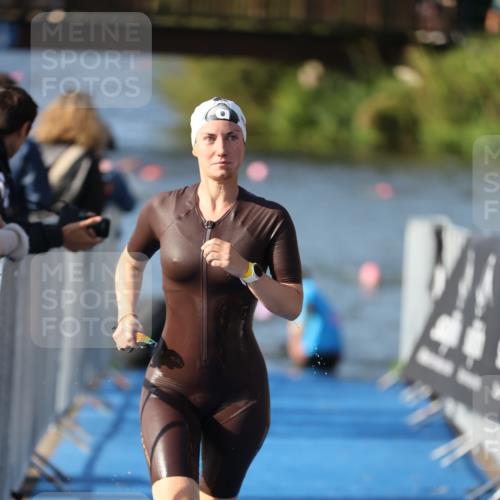 25.08.2024 - Elbe Triathlon Hamburg H.Heesch http://msf.ph/oto/6864077 25.08.2024 09:35:29 Schwimmen 461, 473, 514, 532, 547 meine-sportfotos.de