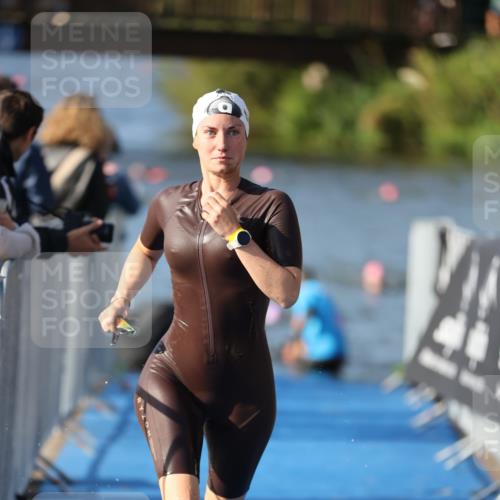 25.08.2024 - Elbe Triathlon Hamburg H.Heesch http://msf.ph/oto/6864083 25.08.2024 09:35:29 Schwimmen 461, 473, 514, 532, 547 meine-sportfotos.de