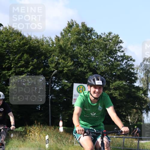 25.08.2024 - Elbe Triathlon Hamburg Fuchs,  Jonas http://msf.ph/oto/6864128 25.08.2024 10:48:39 Radfahren 585, 650 meine-sportfotos.de