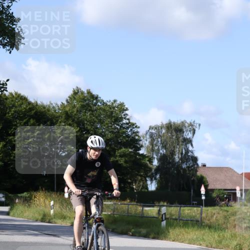 25.08.2024 - Elbe Triathlon Hamburg Fuchs,  Jonas http://msf.ph/oto/6864151 25.08.2024 10:48:40 Radfahren 585, 650 meine-sportfotos.de