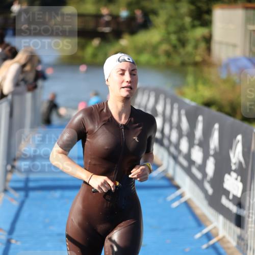 25.08.2024 - Elbe Triathlon Hamburg H.Heesch http://msf.ph/oto/6864162 25.08.2024 09:35:31 Schwimmen 461, 473, 514, 532, 547 meine-sportfotos.de