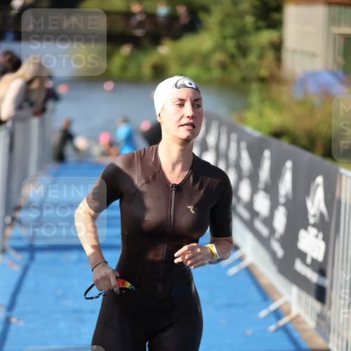 25.08.2024 - Elbe Triathlon Hamburg H.Heesch http://msf.ph/oto/6864171 25.08.2024 09:35:31 Schwimmen 461, 473, 514, 532, 547 meine-sportfotos.de