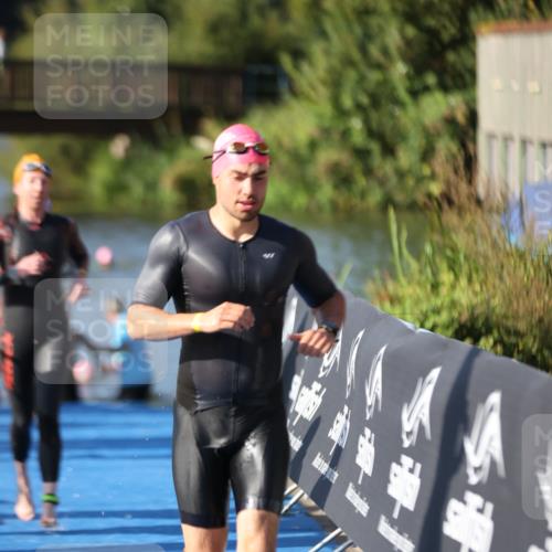 25.08.2024 - Elbe Triathlon Hamburg H.Heesch http://msf.ph/oto/6864188 25.08.2024 09:35:43 Schwimmen 461, 473, 521, 532 meine-sportfotos.de
