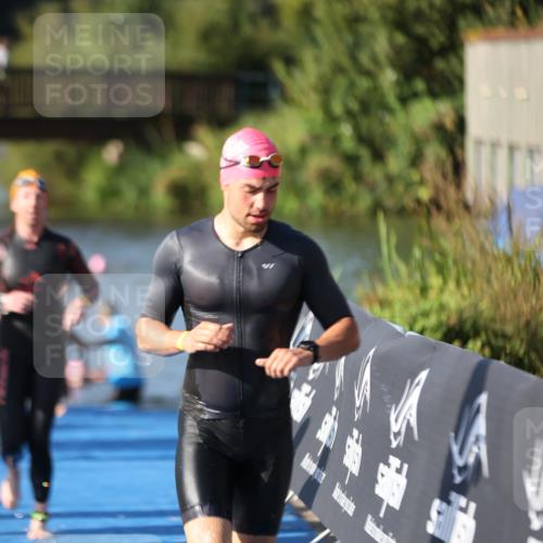 25.08.2024 - Elbe Triathlon Hamburg H.Heesch http://msf.ph/oto/6864200 25.08.2024 09:35:43 Schwimmen 461, 473, 521, 532 meine-sportfotos.de