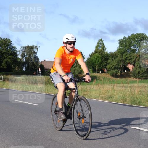 25.08.2024 - Elbe Triathlon Hamburg Fuchs,  Jonas http://msf.ph/oto/6864204 25.08.2024 09:21:48 Radfahren 92, 294, 34, 280, 190, 84 meine-sportfotos.de
