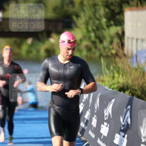 25.08.2024 - Elbe Triathlon Hamburg H.Heesch http://msf.ph/oto/6864205 25.08.2024 09:35:43 Schwimmen 461, 473, 521, 532 meine-sportfotos.de