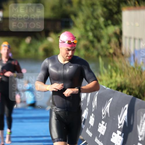 25.08.2024 - Elbe Triathlon Hamburg H.Heesch http://msf.ph/oto/6864211 25.08.2024 09:35:43 Schwimmen 461, 473, 521, 532 meine-sportfotos.de