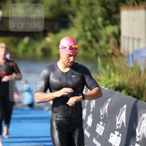 25.08.2024 - Elbe Triathlon Hamburg H.Heesch http://msf.ph/oto/6864219 25.08.2024 09:35:43 Schwimmen 461, 473, 521, 532 meine-sportfotos.de