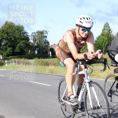 25.08.2024 - Elbe Triathlon Hamburg Fuchs,  Jonas http://msf.ph/oto/6864279 25.08.2024 09:21:57 Radfahren 84, 296, 93, 308 meine-sportfotos.de