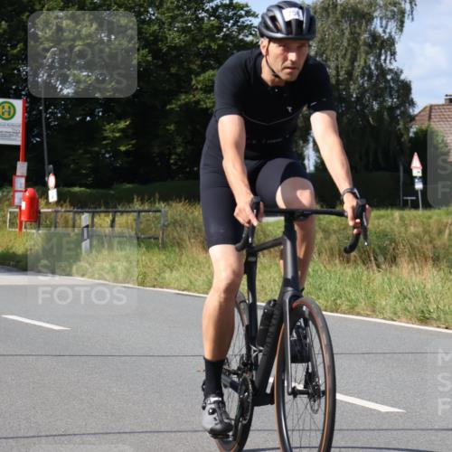 25.08.2024 - Elbe Triathlon Hamburg Fuchs,  Jonas http://msf.ph/oto/6864295 25.08.2024 10:49:29 Radfahren 713, 758, 677 meine-sportfotos.de