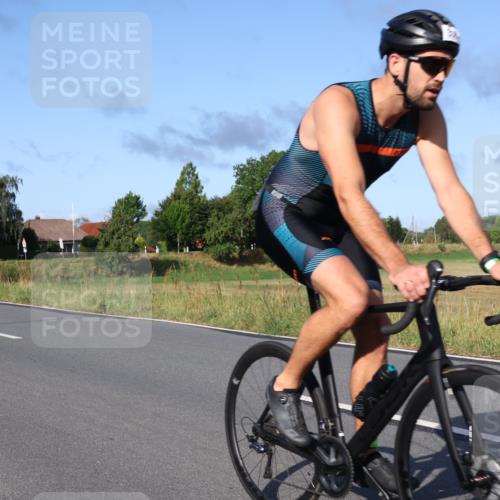 25.08.2024 - Elbe Triathlon Hamburg Fuchs,  Jonas http://msf.ph/oto/6864308 25.08.2024 09:22:00 Radfahren 84, 296, 93, 308, 213 meine-sportfotos.de
