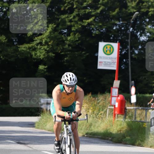 25.08.2024 - Elbe Triathlon Hamburg Fuchs,  Jonas http://msf.ph/oto/6864322 25.08.2024 10:49:49 Radfahren 671, 767 meine-sportfotos.de